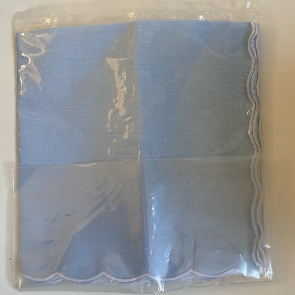 NWT new handkerchief w/ Embroidered flowers & scalloped edges hanky - Picture 2 of 3